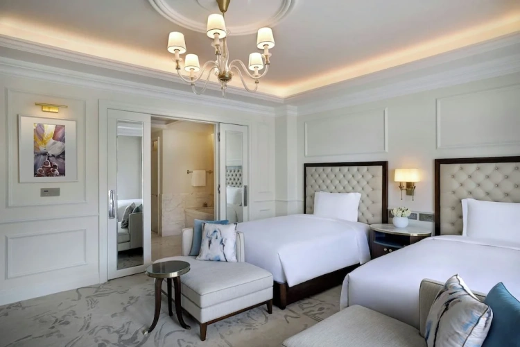 Premier Quadruple room with city view