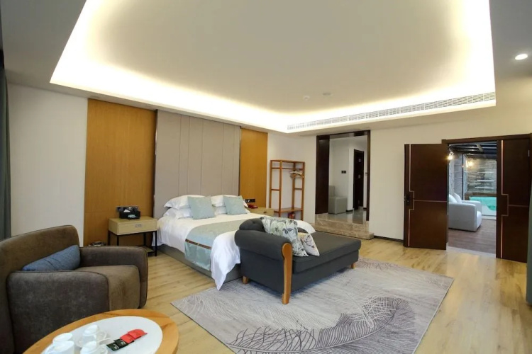 Lushan Xinyuan Hotel