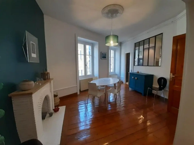 3 Bedrooms Apartment