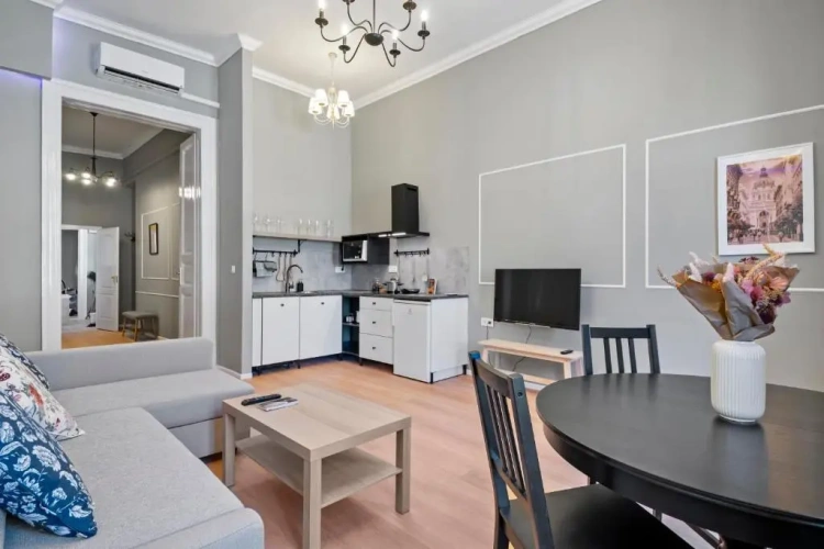 2 Bedrooms Apartment