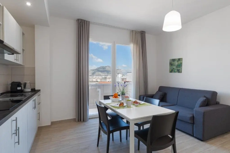 2 Bedrooms Apartment