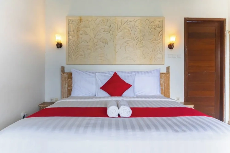 Deluxe room with pool view