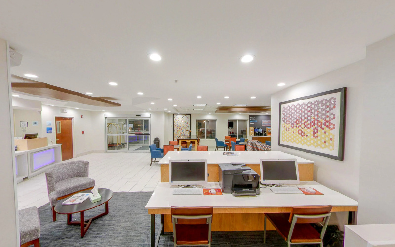 Holiday Inn Express Fort Wayne-East (New Haven) photo 15