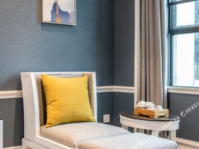 Premier room