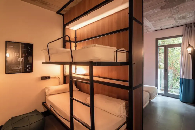 The Central House Granada Elvira Hostel