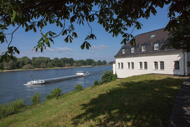 Schnellenburg am Rhein
