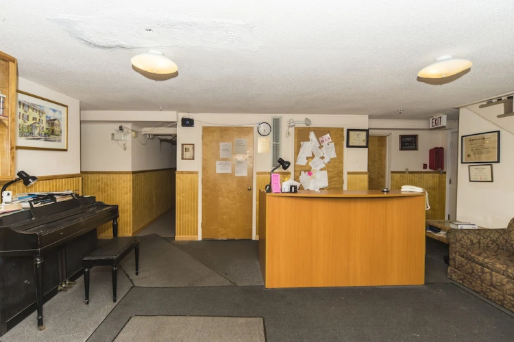Summer Place Hotel