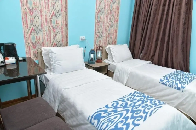 Standard Twin room with courtyard view