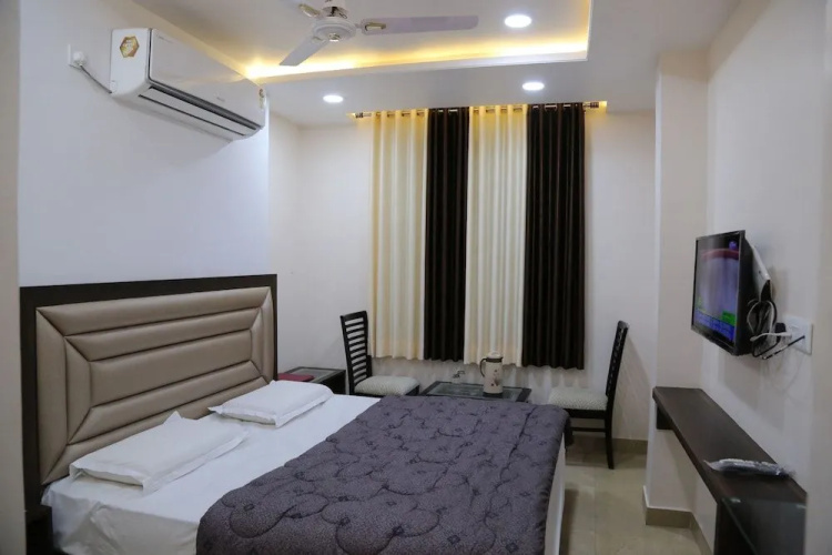 Hotel Lokpriya Inn