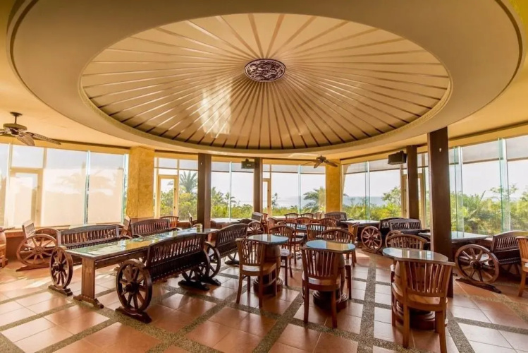 Whales Mountain & Seaview Resort