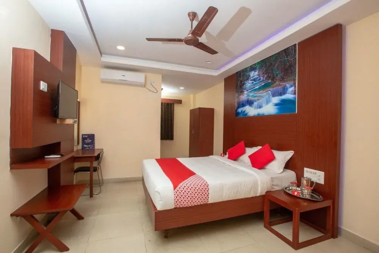 Kumaran Millennium Residency by OYO Rooms