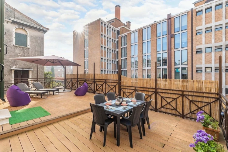Apartment with bay view