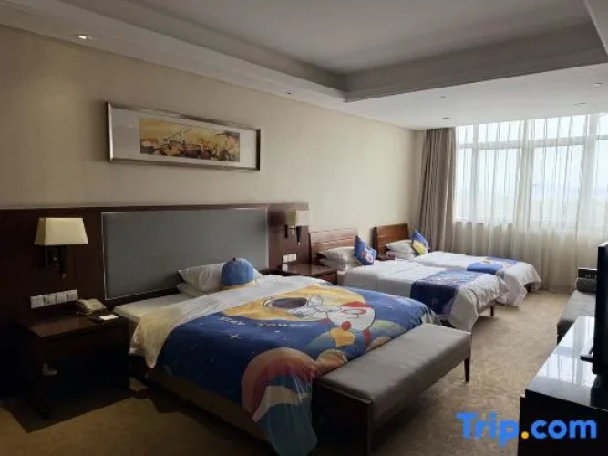 Deluxe Family Suite