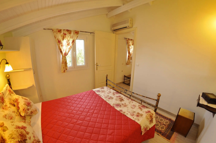 Mazis Apartments