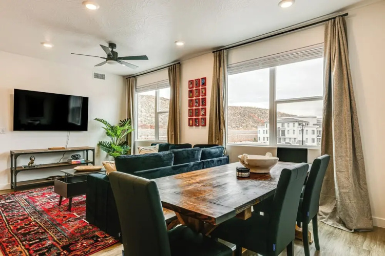 25 Mi to Zion: Rock 'n' Roll Condo w/ Mtn View!