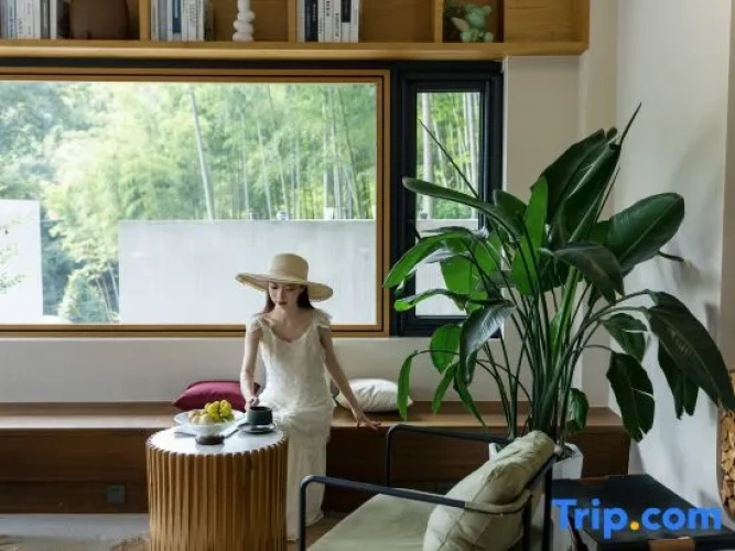Moganshan Lingshang · Mountain Luxury Wenquan Vacation Apartment