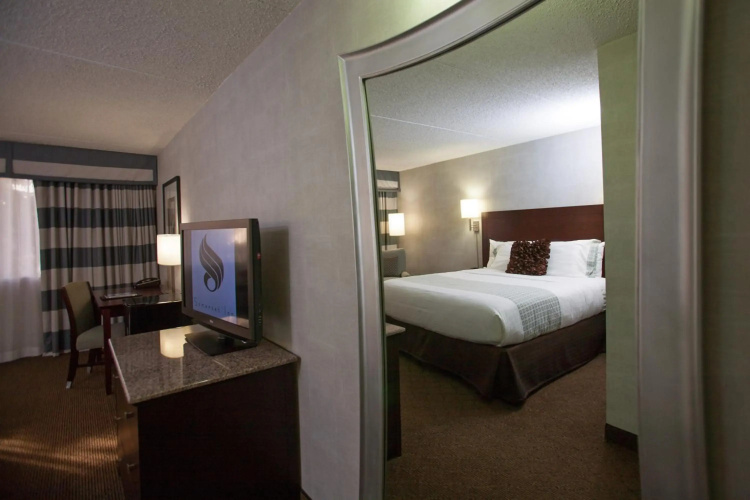 Somerset Inn