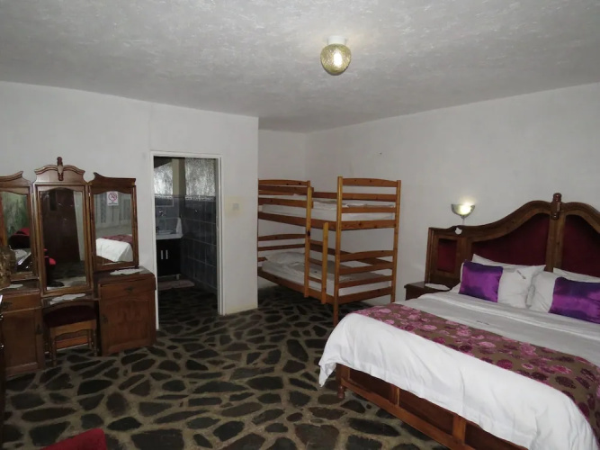Parrot Lodge
