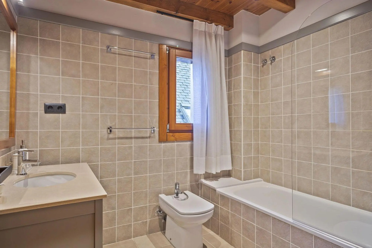 Luderna - Casa Eth Farrow I