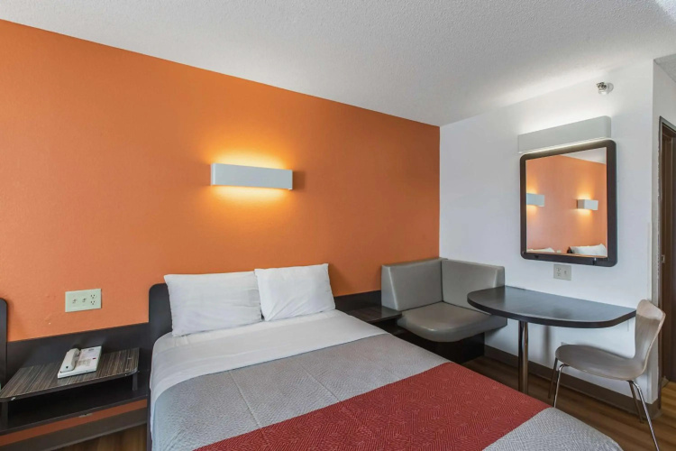 Motel6 Omaha, NE - Central