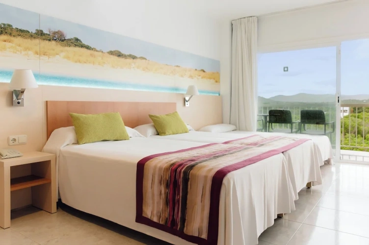 Standard Triple room with balcony