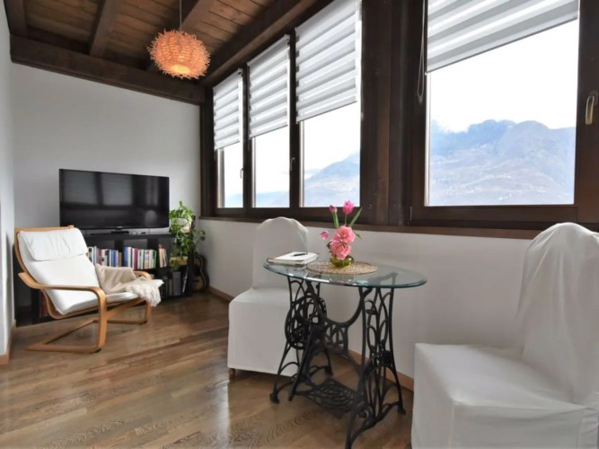 Valley View Pool Apartment