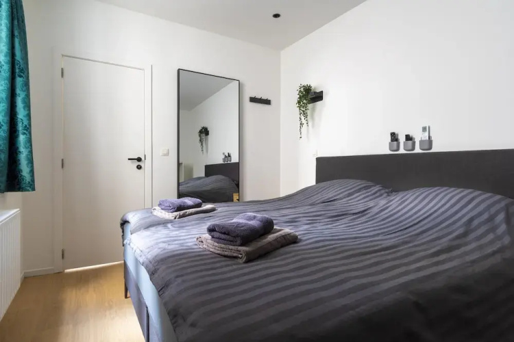 Modern Antwerp Getaway App - Heart d Anvers