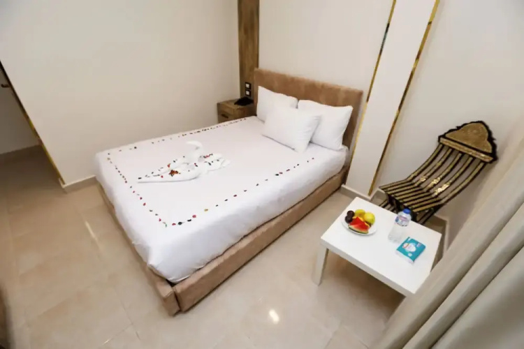 Taj pyramids view inn