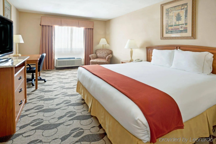 Holiday Inn Express Hotel & Suites Elgin