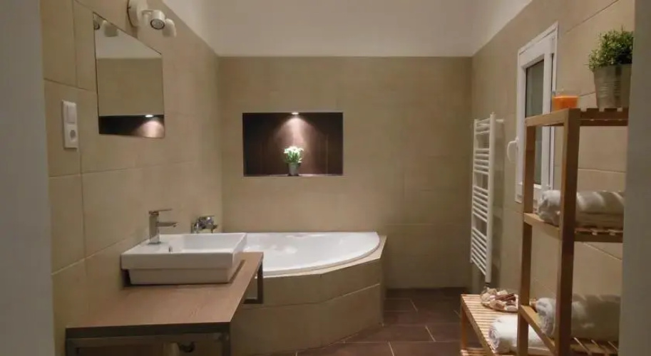 Kodaly Art Apartment