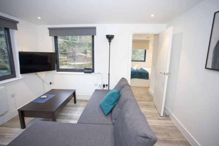 14 Compass Point