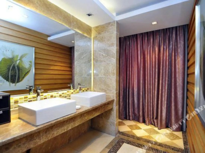 Mandan Hotel (Kunming Dongfeng Square Subway Station)