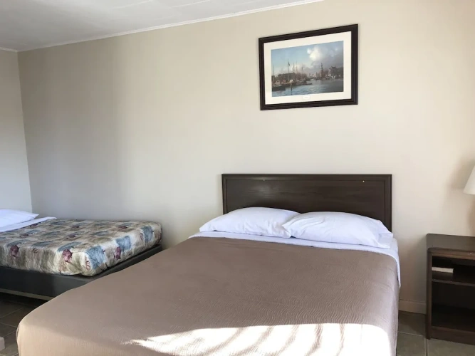 Standard Quadruple room with lake view
