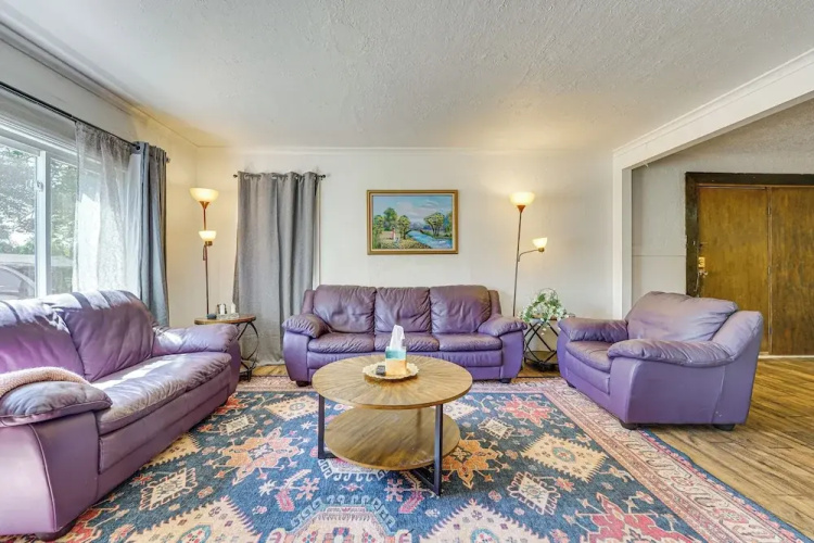 Private Pool & Yard: Pet-friendly Home in Toledo
