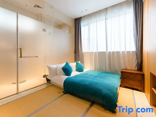 6 Bedrooms Villa