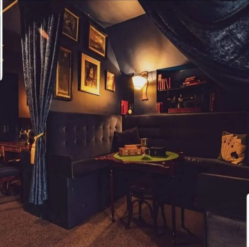 Gin Lounge Rooms