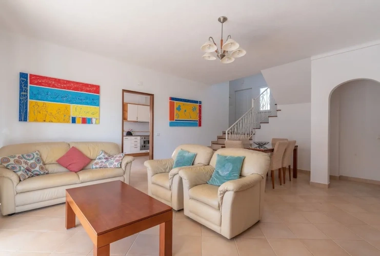 4 Bedrooms Villa