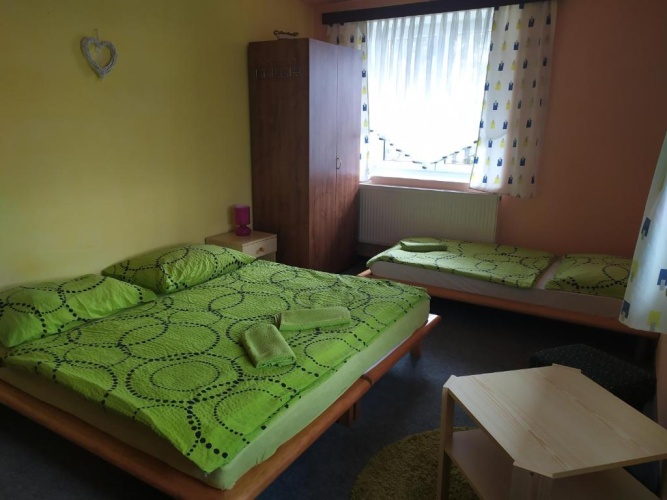 Standard Triple room