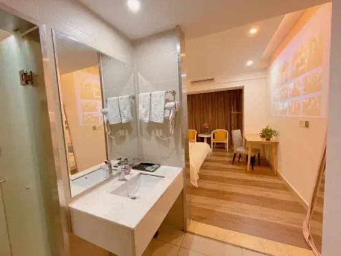 Sunshine Chain Hotel