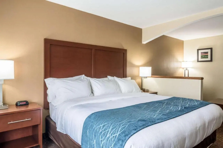 Holiday Inn Exp Stes Hannibal