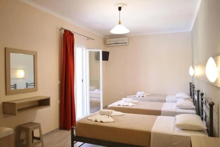 Standard Triple room with balcony