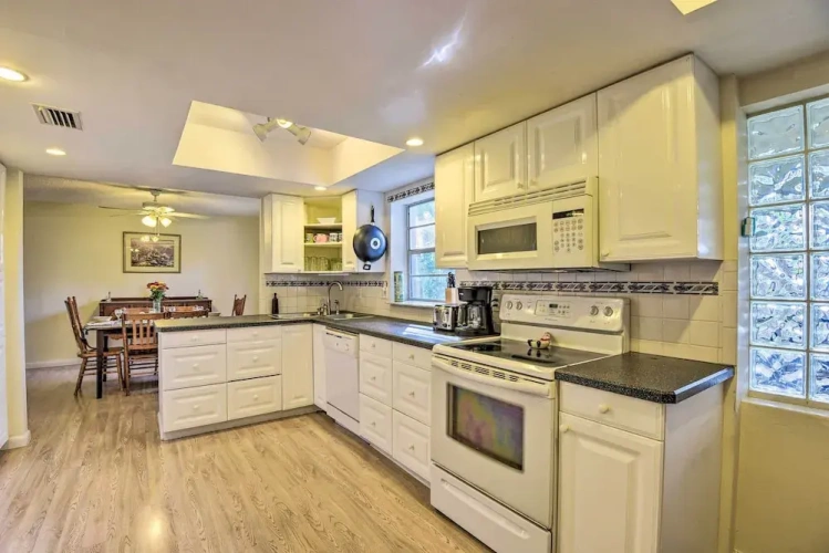4 Bedrooms Cottage
