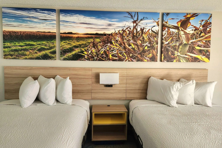 Days Inn & Suites by Wyndham New Iberia