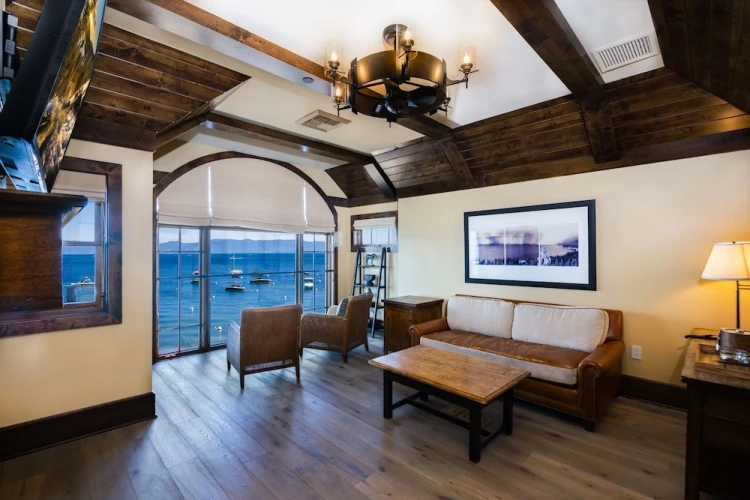 Luxury Double Suite with balcony and with lake view