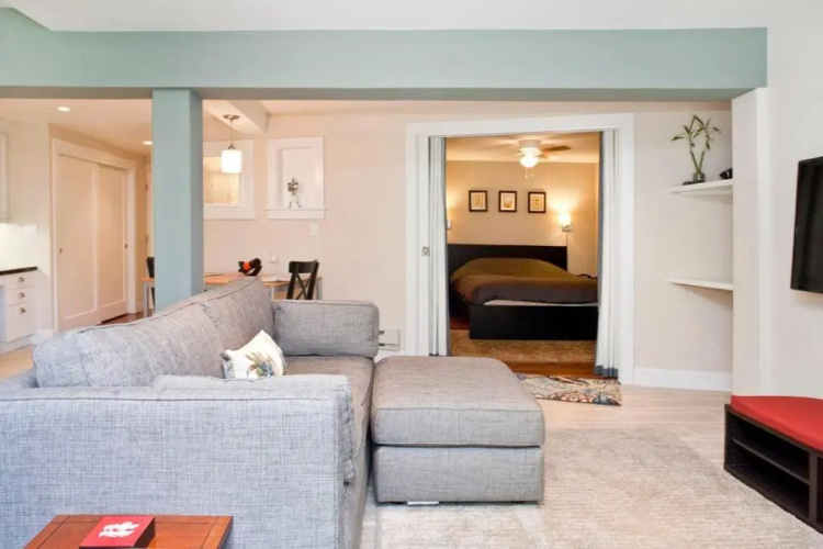Private NewlyRenovated Br Apt