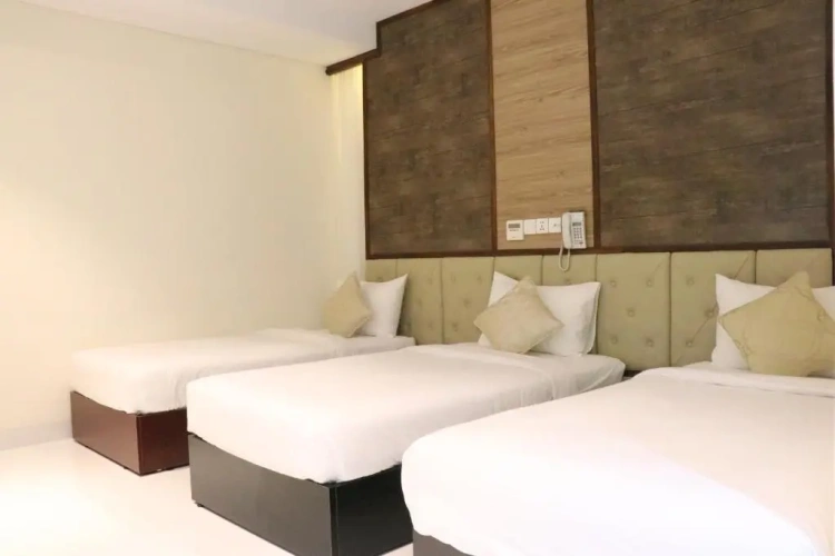 Standard Triple room