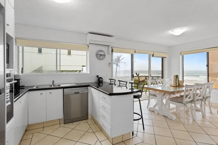 Wake to Waves in Spacious 3-bed Beachfront Unit