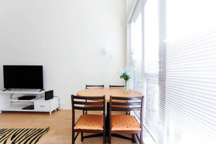 DT Richmond condo by Elevate Rooms