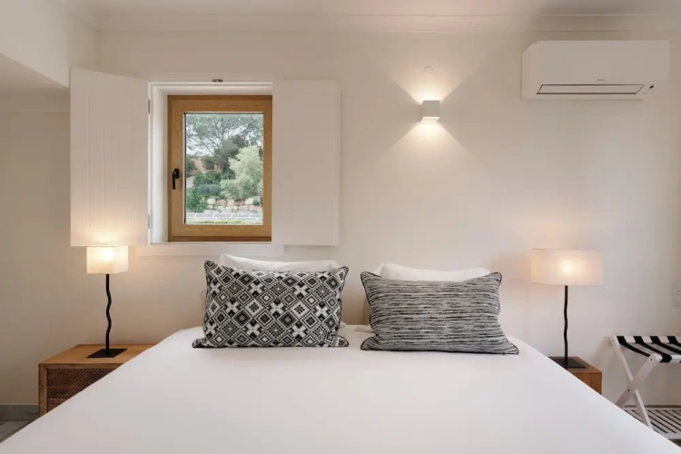 Deluxe Double room with balcony and with courtyard view
