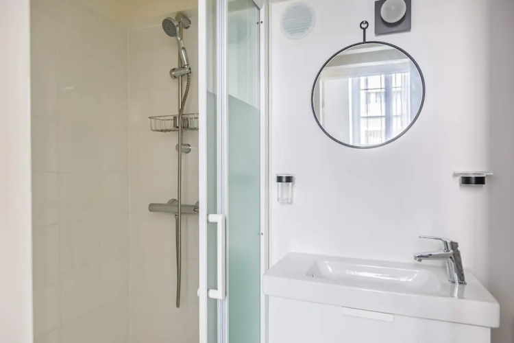 Cosy studio at Paul Doumer, by GuestReady